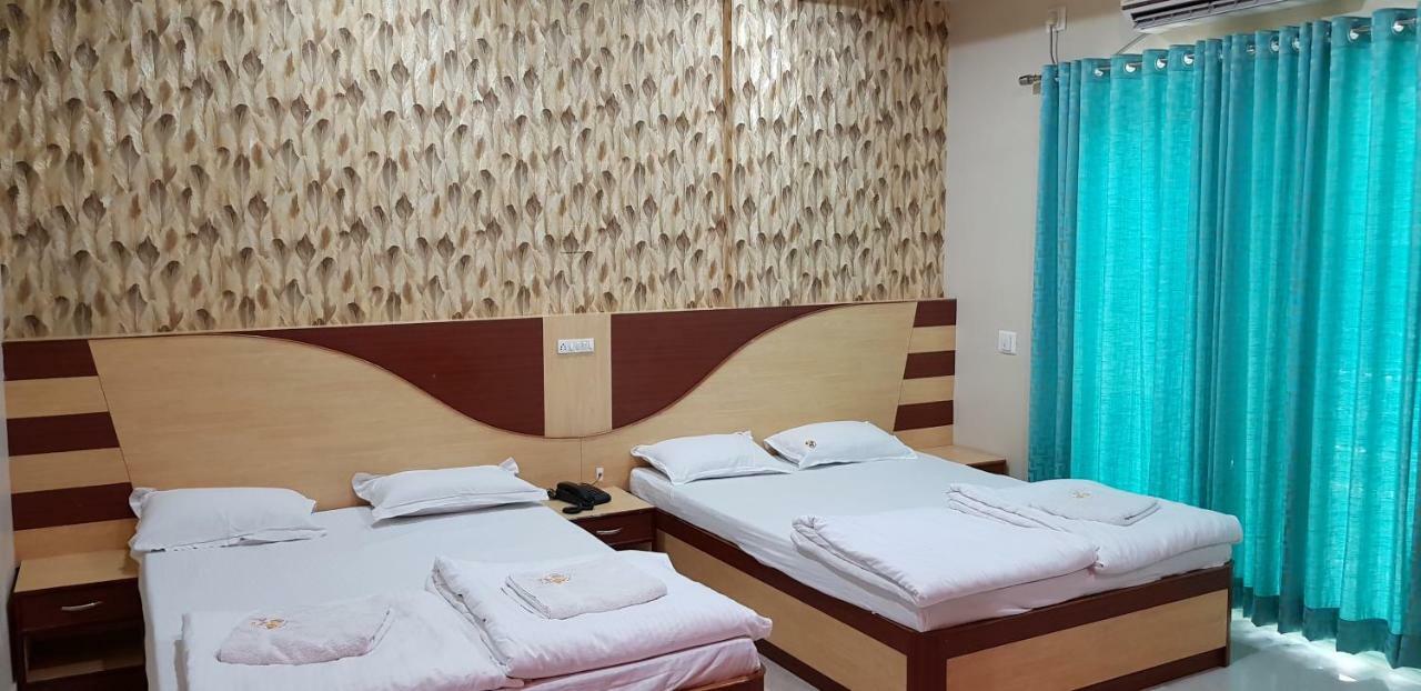 Hotel Lee Garden Пури Экстерьер фото